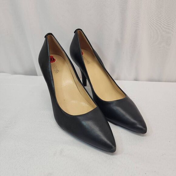Michael Kors Size 10 Black Classic Leather Dorothy Pump Heels FF - Picture 1 of 11